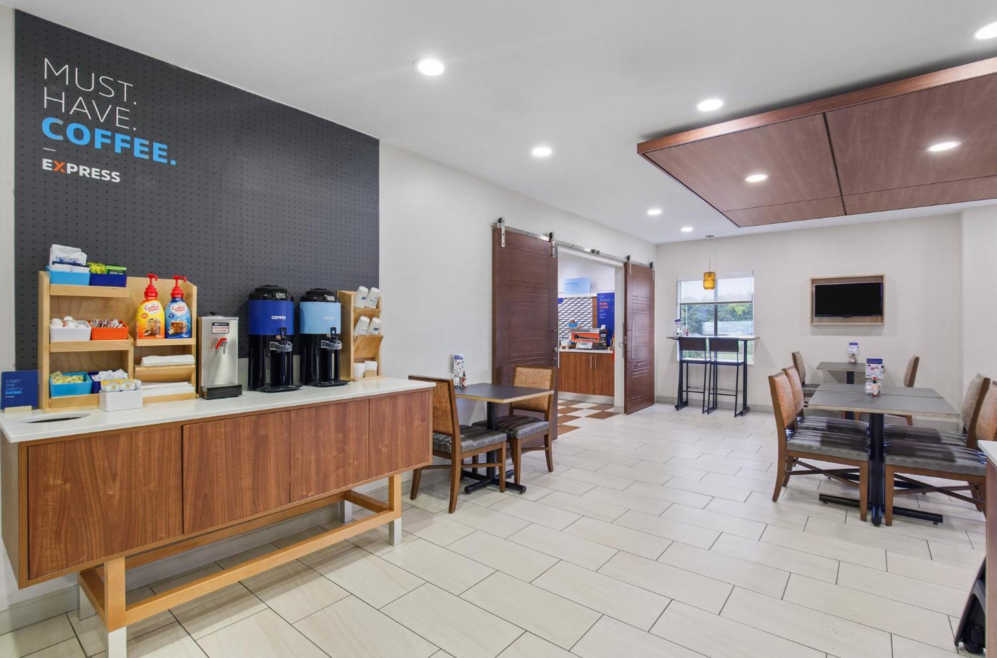 Holiday Inn Express & Suites Locust Grove By Ihg Exterior photo